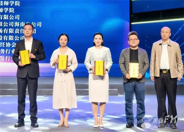 冯莹2025最新动态，自然美景探索之旅，寻找内心的平和与喜悦