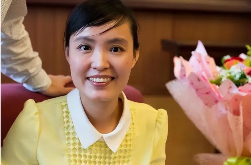 演员张丽莉，从默默无闻到舞台之星的励志成长之路